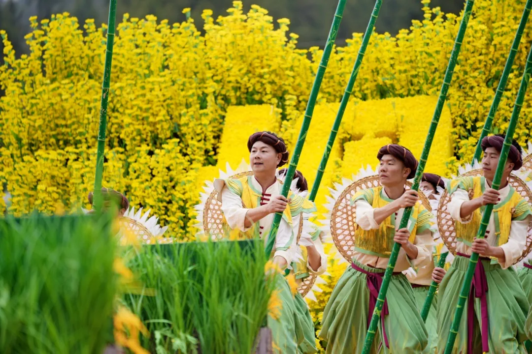 2025年全國春季“村晚”示范展示暨陜南民歌實景劇《風起巴山》首演圓滿落幕！
